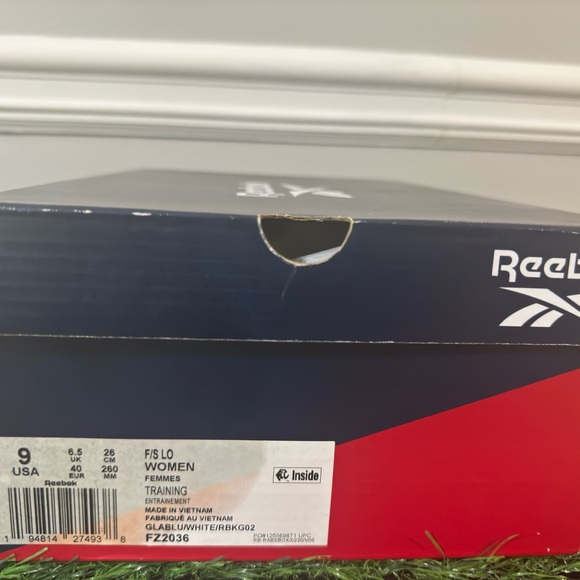 Size 9 NWT REEBOK SNEAKER Ice Blue and Bubblegum Sole - Picture 4 of 11